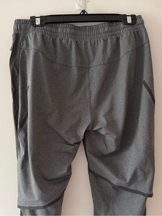 On Running Men’s Running Pants in Eclipse/Lead Size Medium Vented Track Pant - Picture 11 of 16